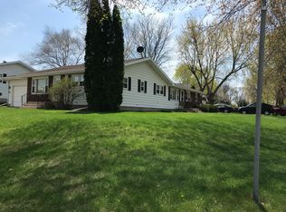 701 Hillcrest Ct, Beaver Dam, WI 53916