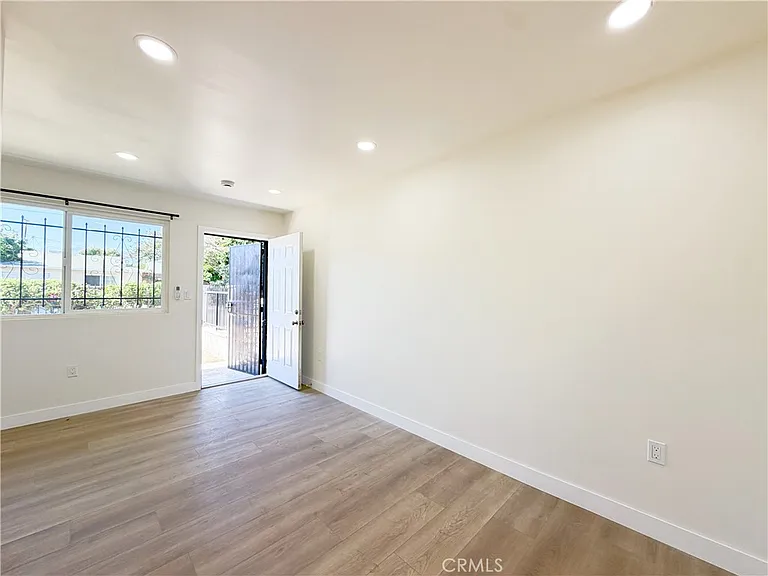320 E Marshall St #B — Photo 11