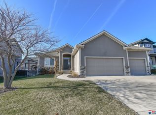 8321 Emery Ln, Lincoln, NE 68516
