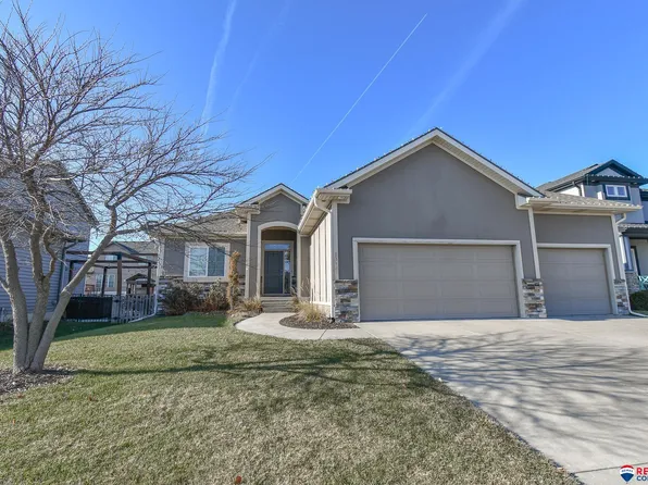 8321 Emery Ln, Lincoln, NE 68516