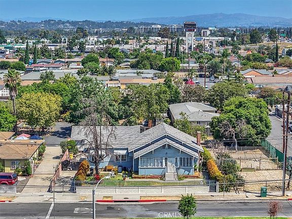 2nd image of 607 W La Jolla St