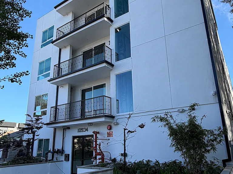 10934 Peach Grove St #201 — Photo 3