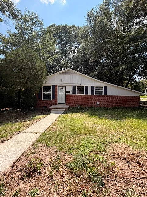 3 bed, 1.5 bath, 1200 sqft, $1,795 — Photo 2