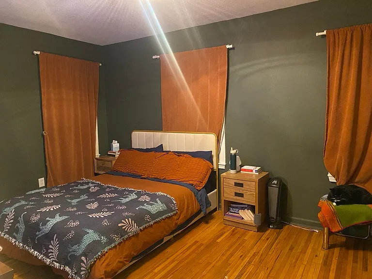 primary bedroom - queen bed pictured, comfortable fits king bed