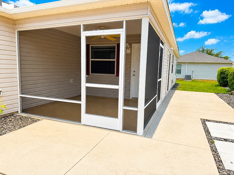 1835 Hallandale Ln — Photo 4