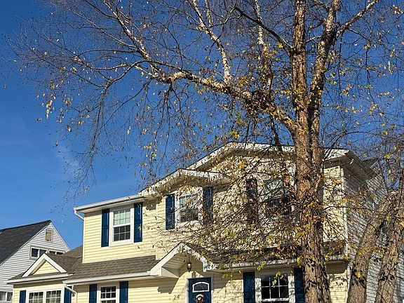 4th image of 24 Robin Hill Ln