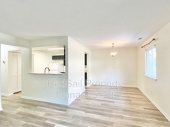 5th image of 839 Little Bay Ave APT C