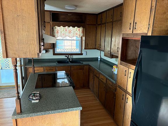 2nd image of 142 Circle Dr