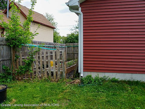 5th image of 1310 W Allegan St