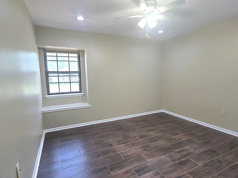 12119 Mallory Ave — Photo 17