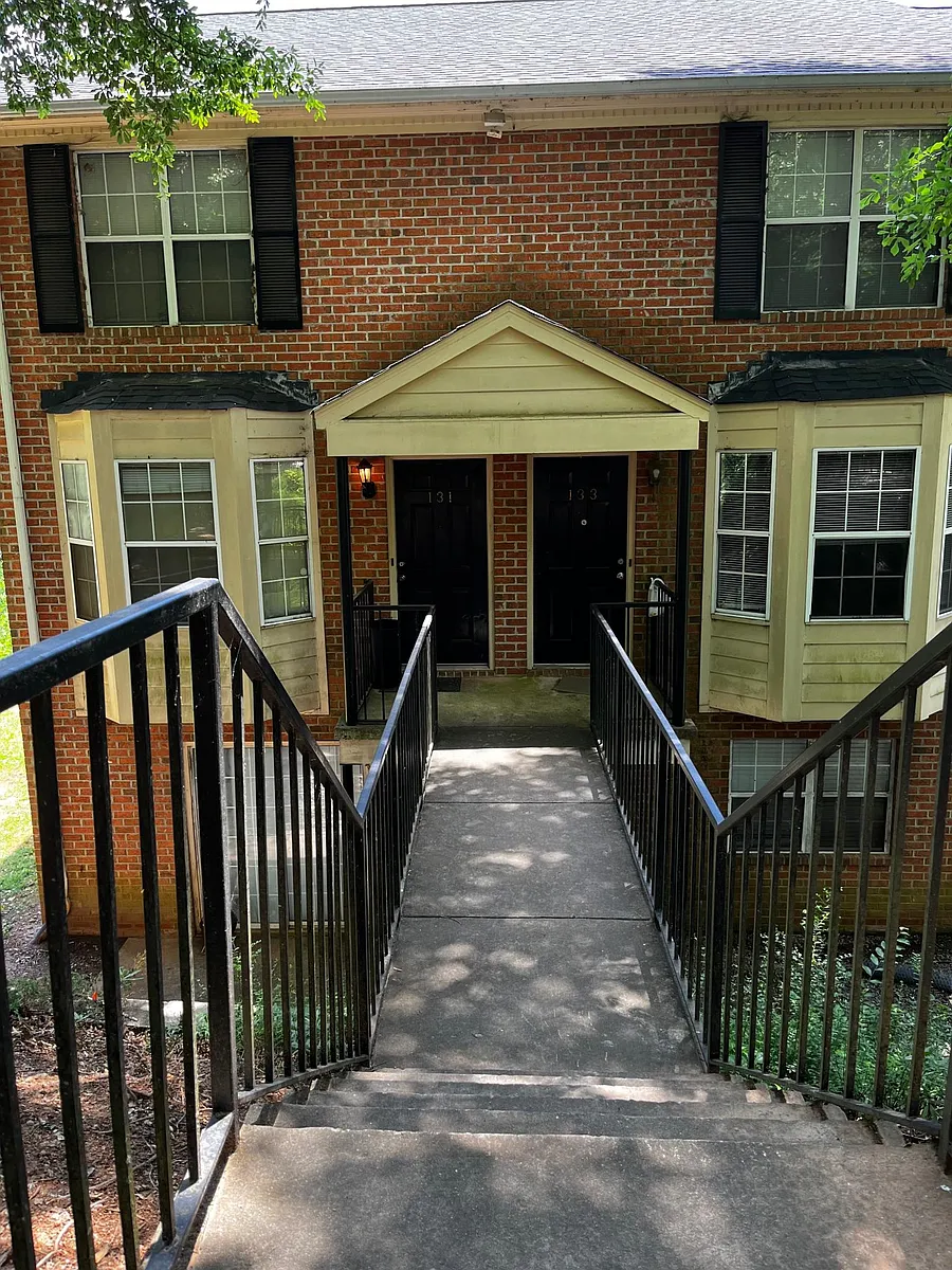Building Photo - 133 Sleepy Creek Dr
