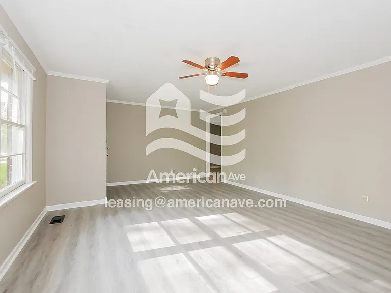 1857792_004_wm_-_living_room_12933140.jpg