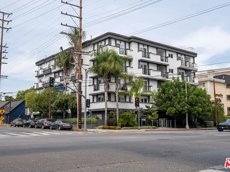 147 S Doheny Dr — Photo 39