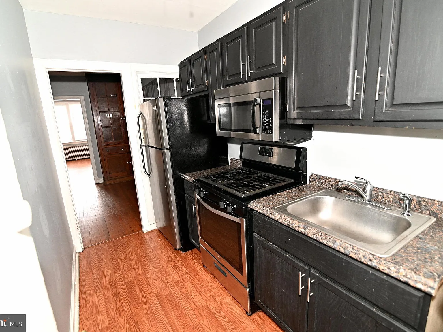 2 bed, 1100 sqft, $1,700 — Photo 4