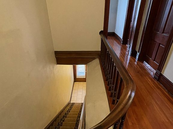 2nd image of 619 S 14th St