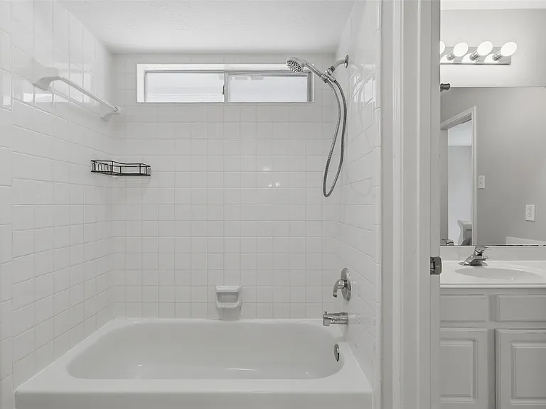 2538 Acadiana Ln — Photo 30