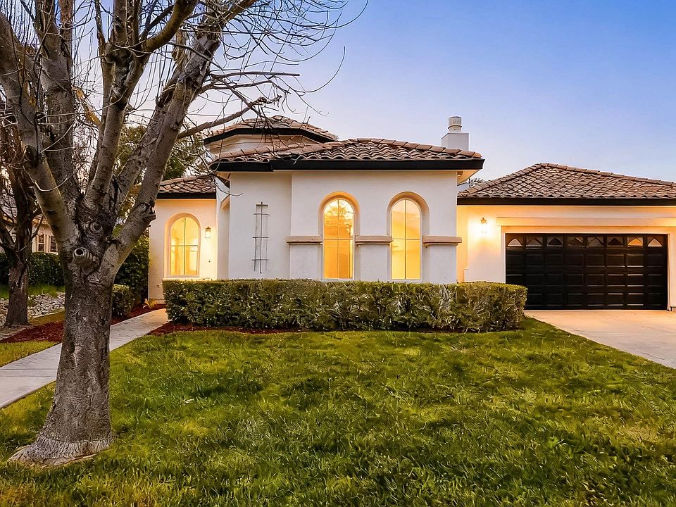 1st image of 175 Oakridge Way