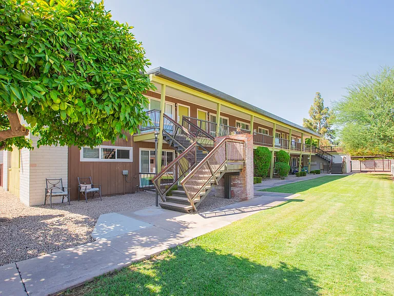 326 W Earll Dr — Photo 15