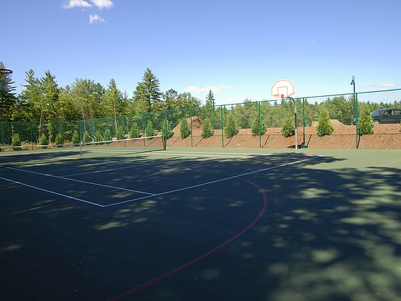 Community Tennis and Basketball Courts