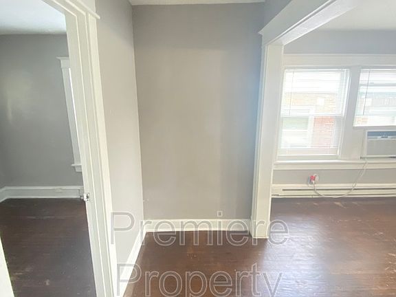 3rd image of 3115 Thompson Ave APT 2E-2