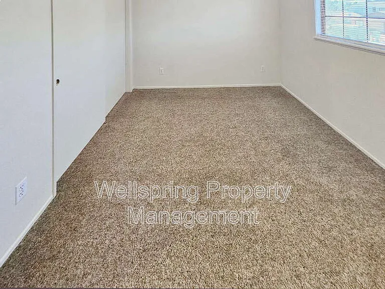 936 W Perdew Ave #A — Photo 8
