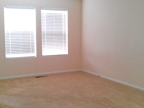 4th image of 525 Meybees Ct