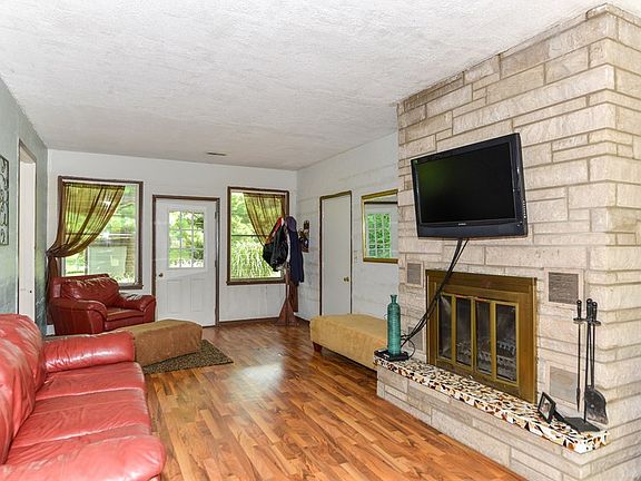 3rd image of 10343 Carrollton Ave