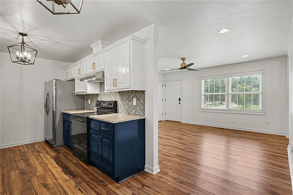 3 bed, 2.0 bath, 1378 sqft, $1,785 — Photo 3