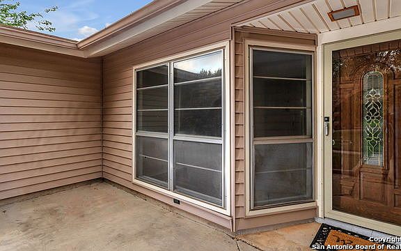 4th image of 1047 Gallatin Dr