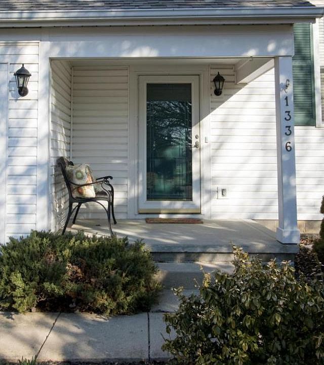 1st image of 1336 Village Dr