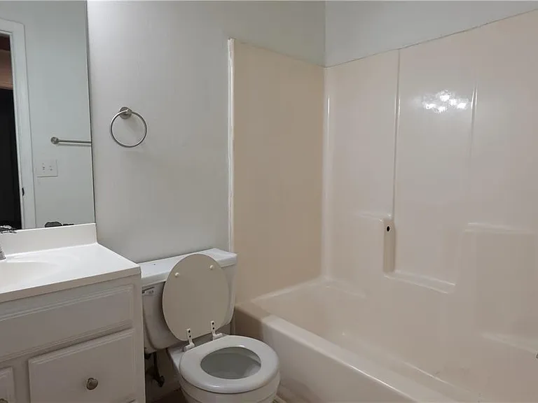 5504 Estates Ct — Photo 10