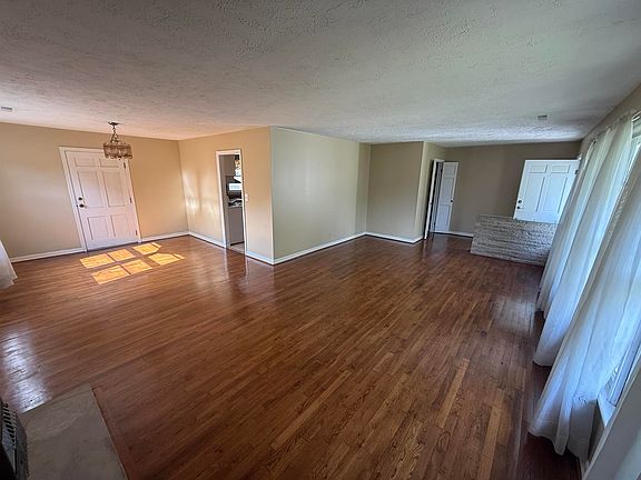 2nd image of 1090 3rd St