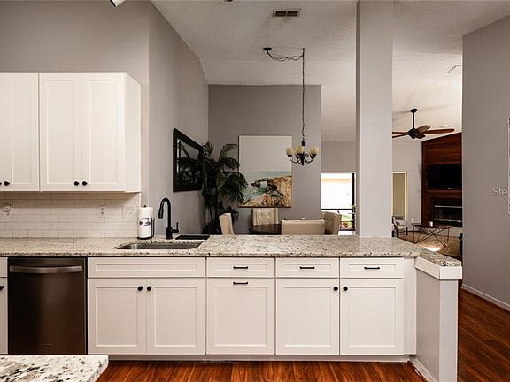 5th image of 701 Caya Costa Ct NE