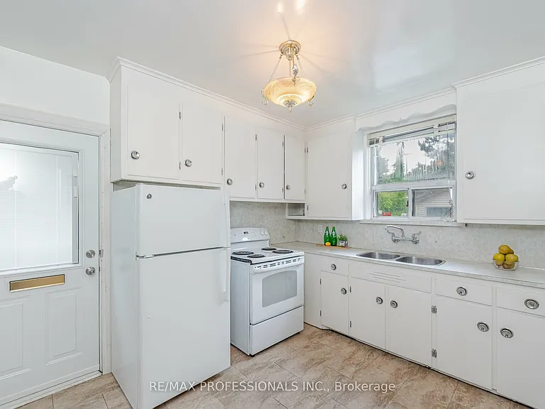 111 Keele St — Photo 11