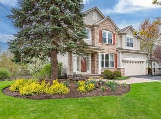 2739 Constitution Dr, Lindenhurst, IL 60046