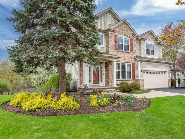 2739 Constitution Dr, Lindenhurst, IL 60046