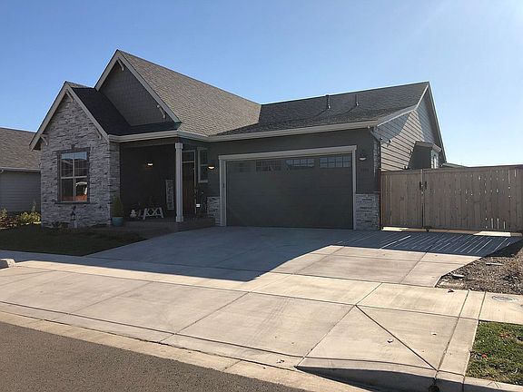 Front w/3 Car Parking