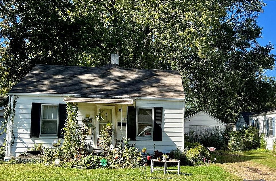 2nd image of 1385 N Dennis Ave