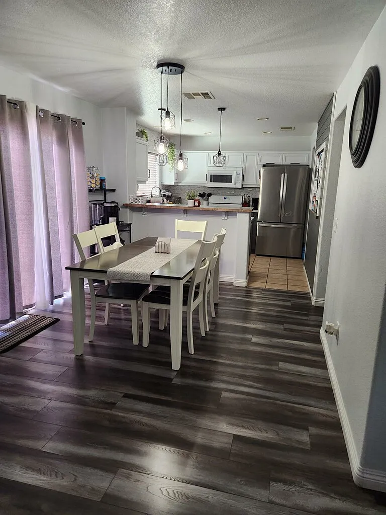 3 bed, 2.5 bath, 1720 sqft, $2,450 — Photo 4