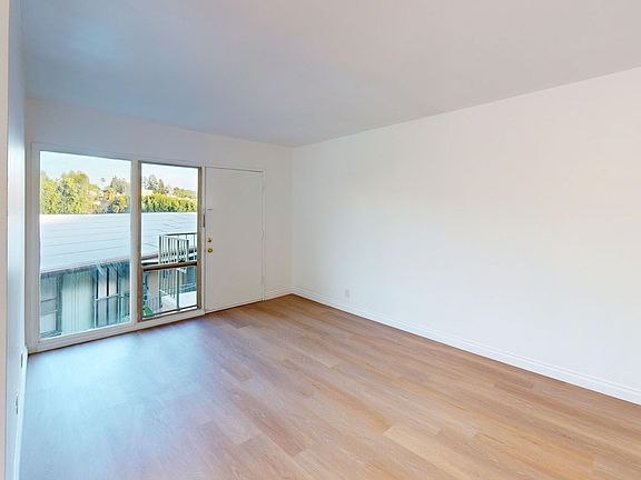 2nd image of 2131 N Cahuenga Blvd APT 32