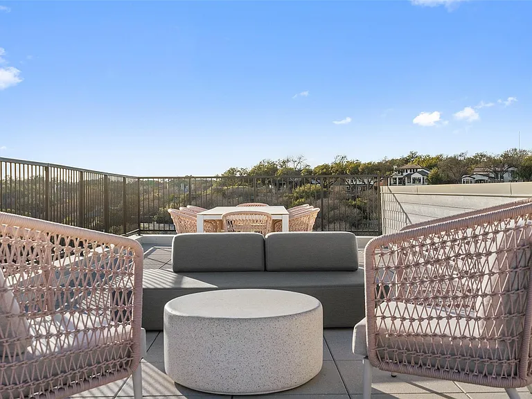 2500 Longview St #222 — Photo 29