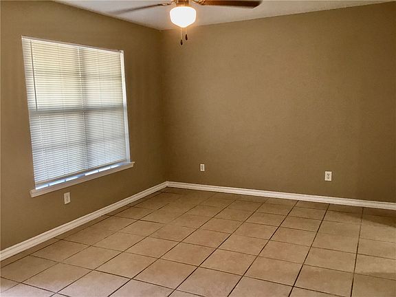 3rd image of 1110 Green Lane Dr