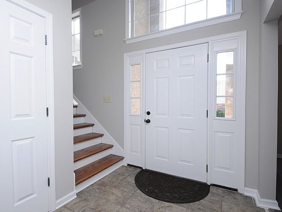 3rd image of 1556 Lomond Way
