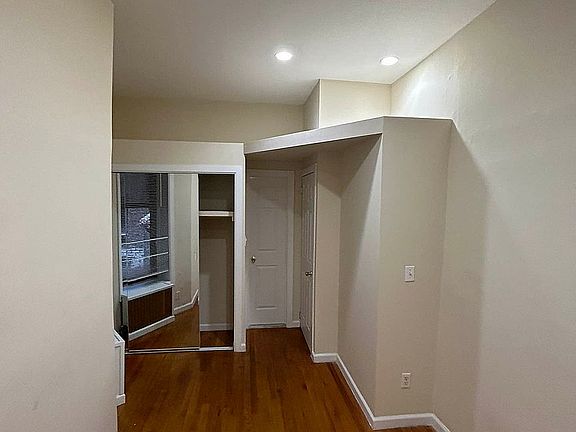 3rd image of 608 E 9th St APT 3