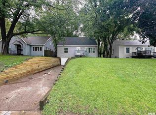 435 Waverly Rd, Davenport, IA 52804