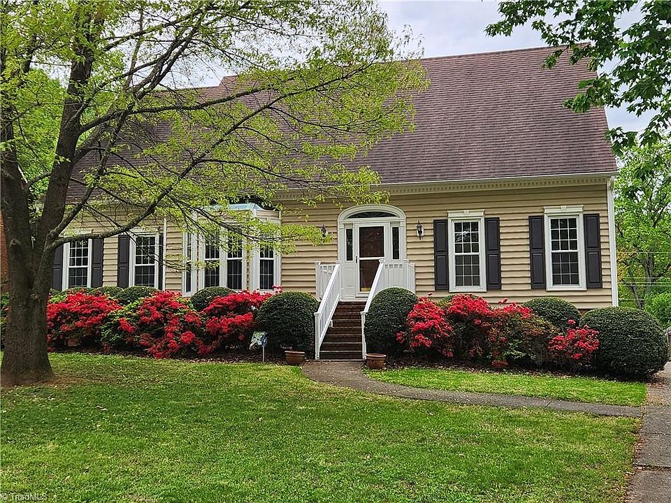 1st image of 520 Barrett Rd