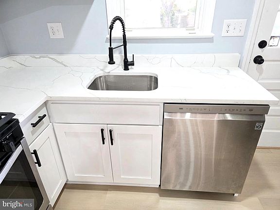 3rd image of 10 Dinsmore Ave
