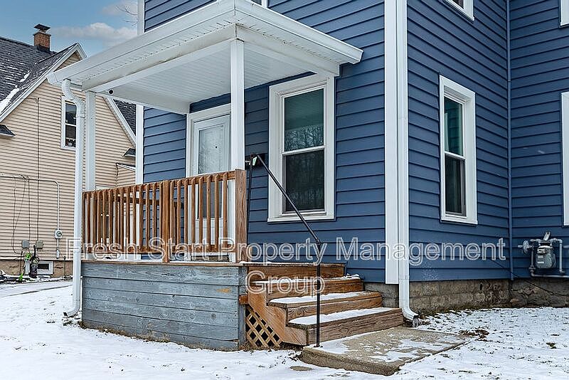 1st image of 1400 Lafayette Ave NE Unit 1400