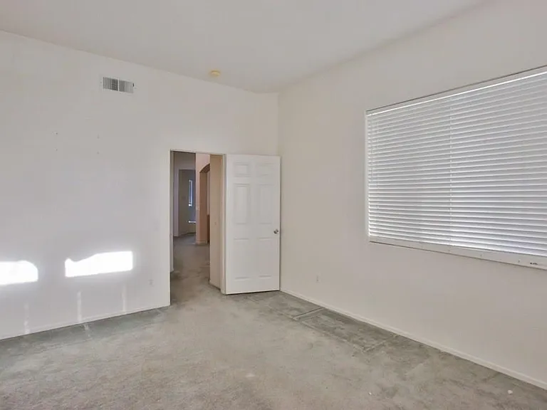2845 Sawgrass Dr — Photo 4