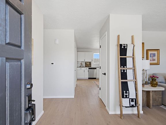 5th image of 848 Gallahad St SW